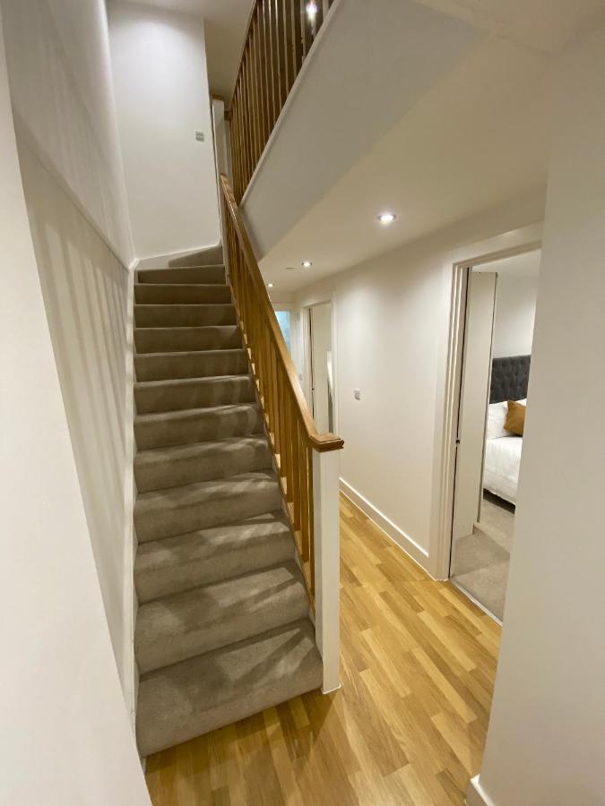 Modern 2 Bed Apartment With Juliet Balcony - Dhb Stays Leeds  Exterior photo