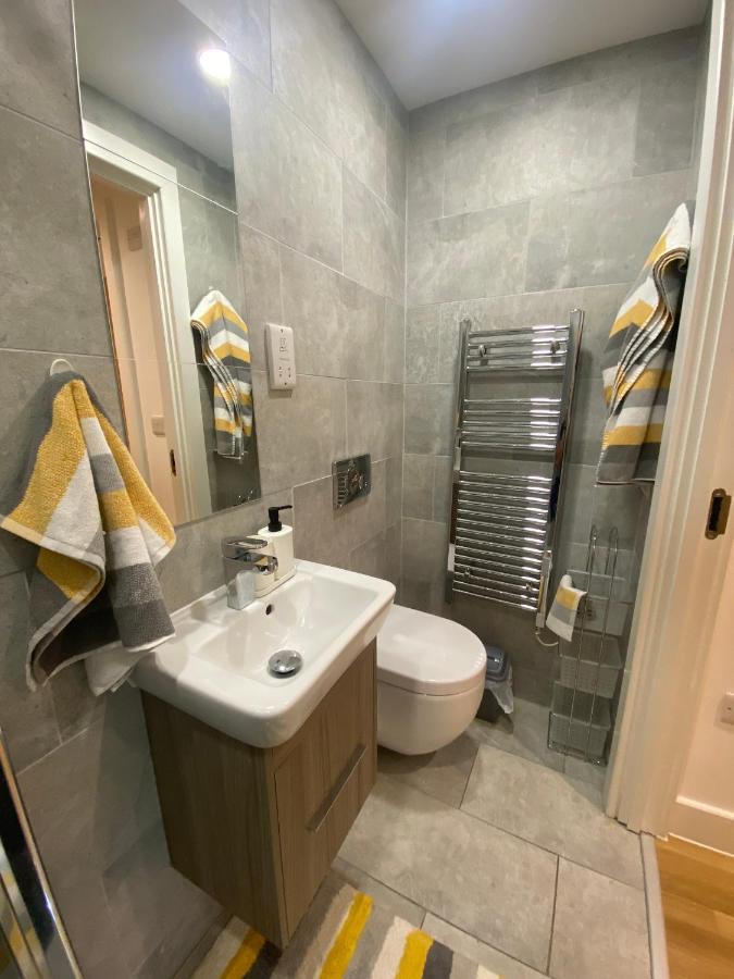 Modern 2 Bed Apartment With Juliet Balcony - Dhb Stays Leeds  Exterior photo